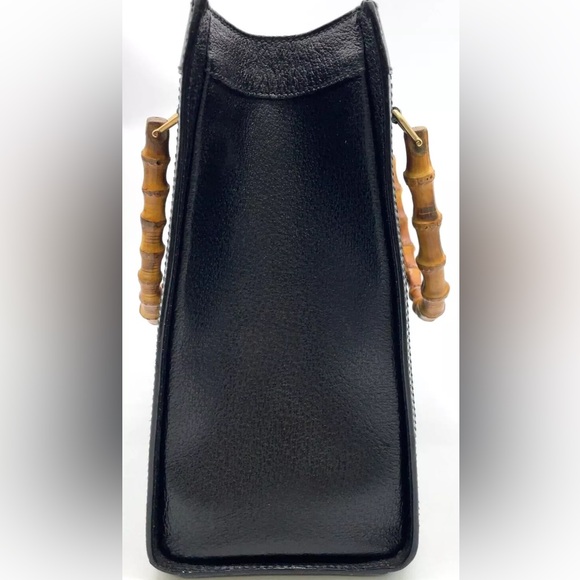 Authentic Vintage Gucci Bamboo Black Leather HandBag “Diana bag” inside peeling - Picture 5 of 17